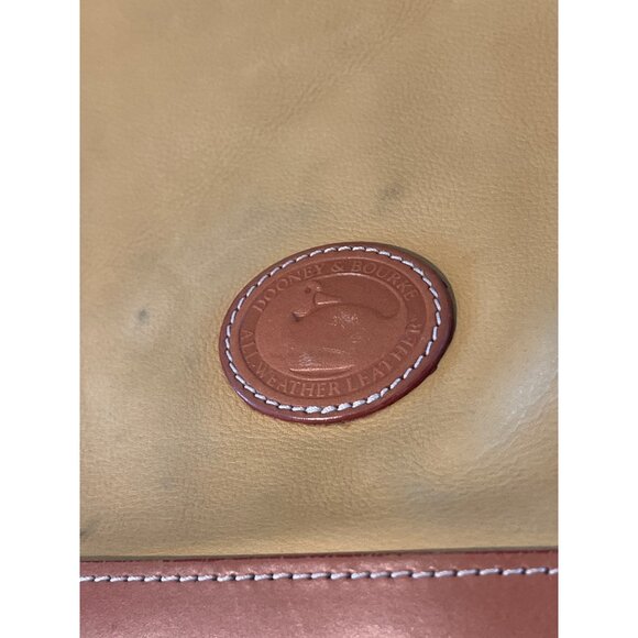 Dooney & Bourke Tan & Brown Leather Shoulder Bag Adjustable Strap All Weather Le - Picture 2 of 9